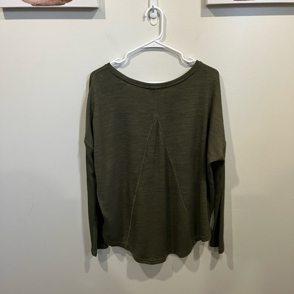 🌸 3/$20 Ardene green long sleeve - Picture 5 of 6